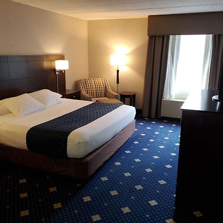 Baymont By Wyndham Groton/Mystic Hotel Екстериор снимка
