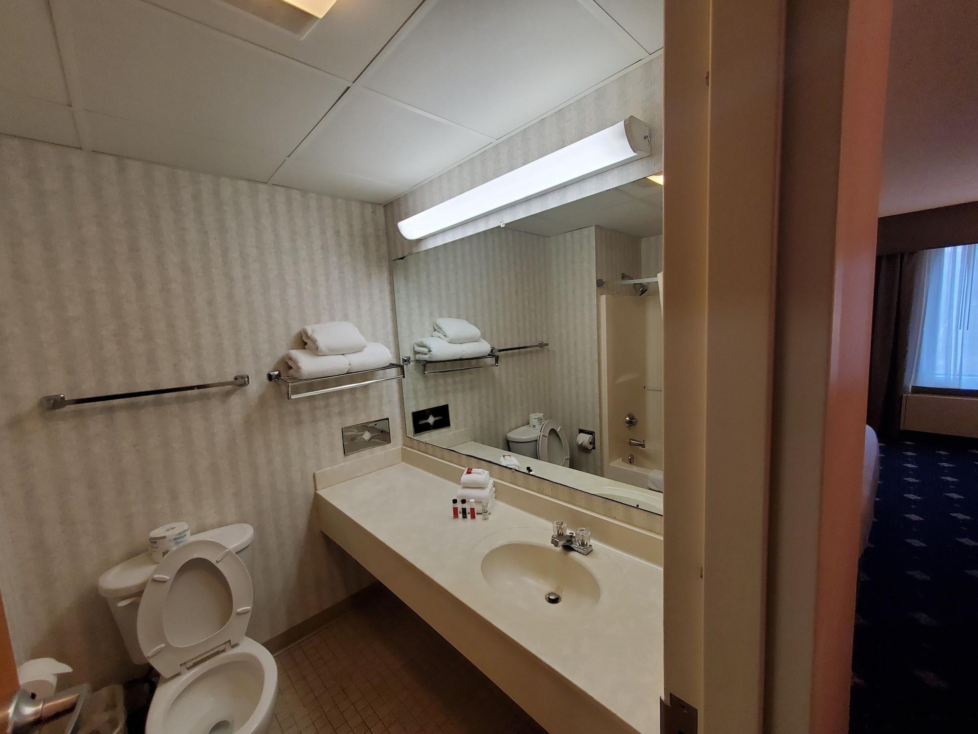 Baymont By Wyndham Groton/Mystic Hotel Екстериор снимка
