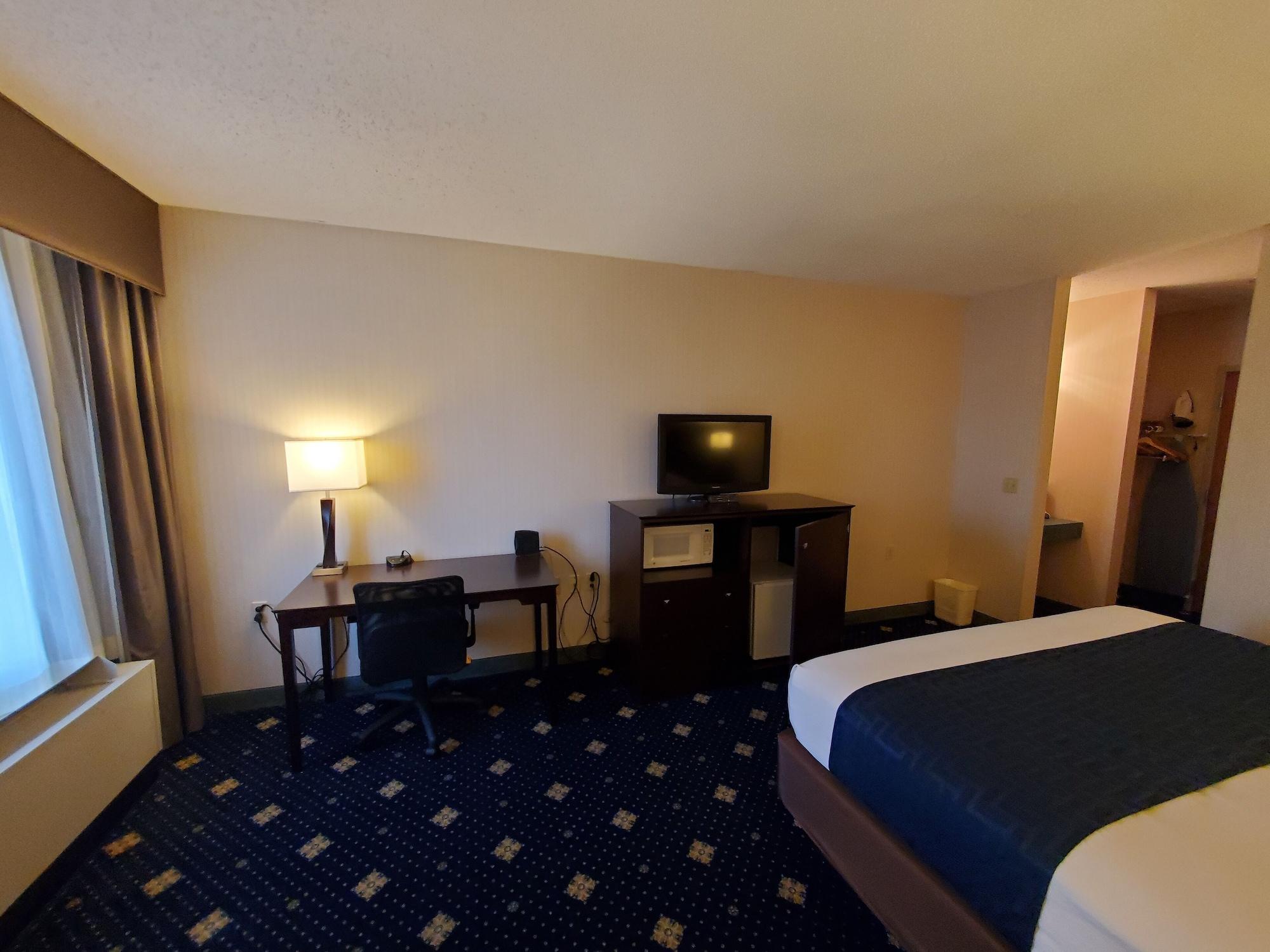 Baymont By Wyndham Groton/Mystic Hotel Екстериор снимка