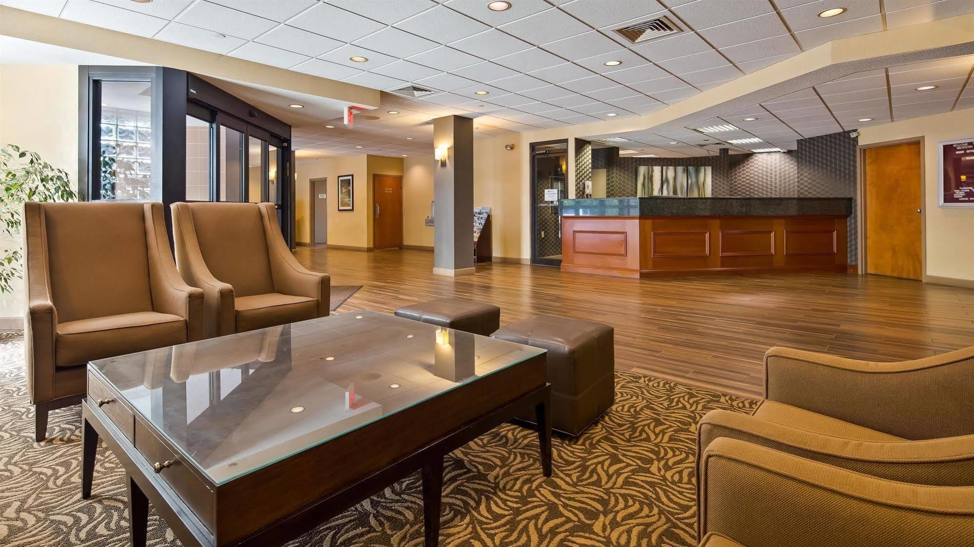 Baymont By Wyndham Groton/Mystic Hotel Екстериор снимка
